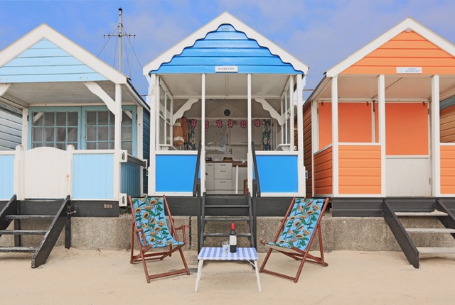 Woodlands Beach Hut at Gun Hill - The perfect place to enjoy the seaside