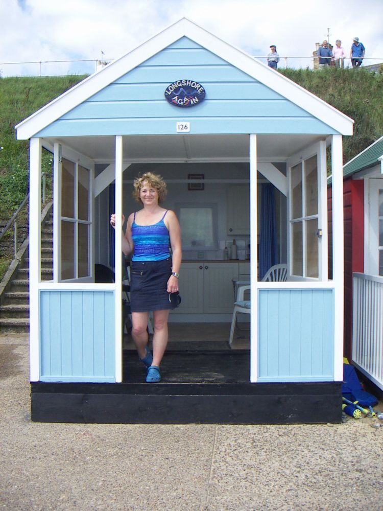 To book this hut, contact Sue on 07979 811390